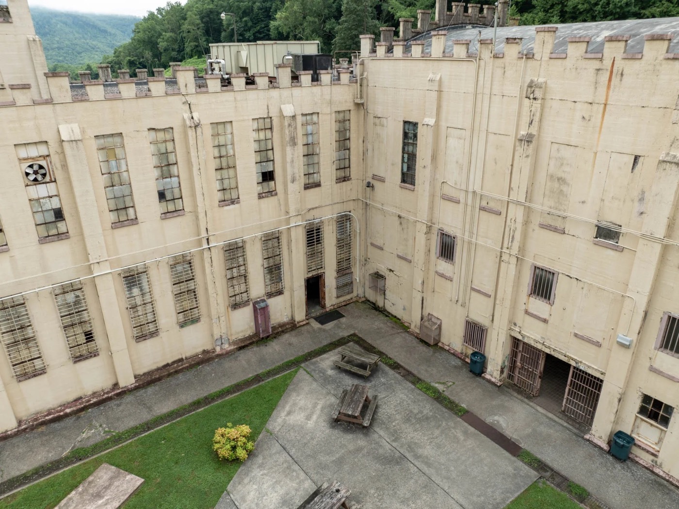 The Haunted History of Brushy Mountain State Penitentiary in Tennessee
