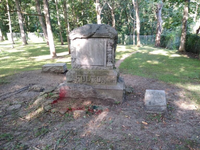 Bachelor's Grove Cemetery in Illinois: History and Ghost Stories