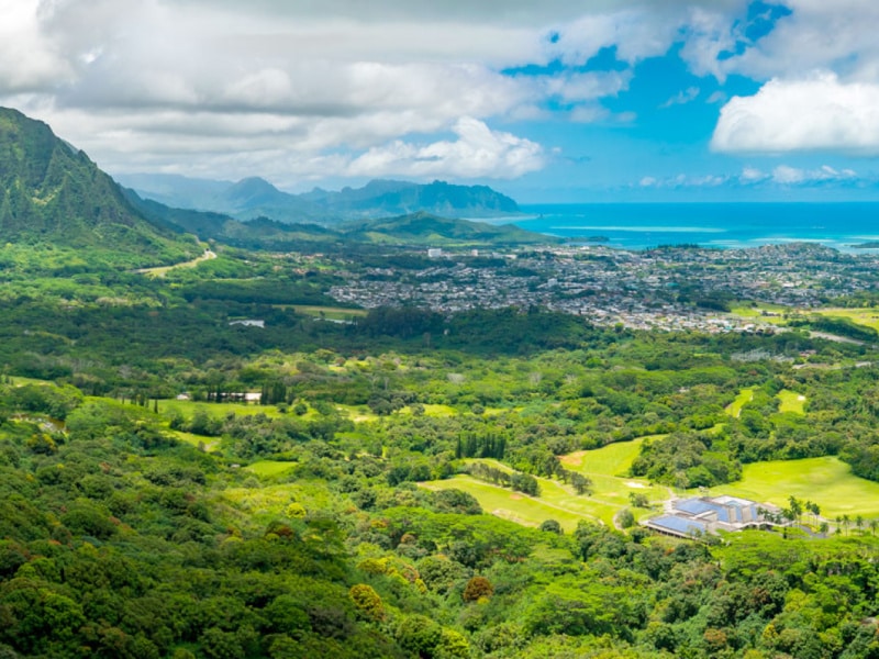 Nuuanu Pali Lookout: History, Legends, and the Night Marchers of Oahu