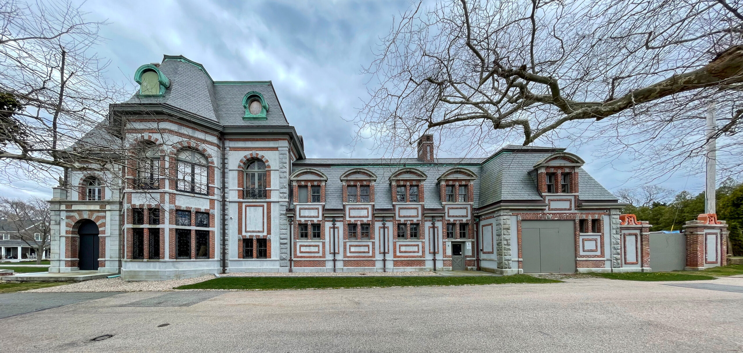 Belcourt Castle