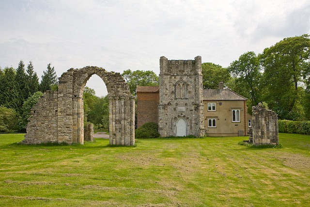A Builder’s Fatal Dream and the Netley Abbey Ghosts