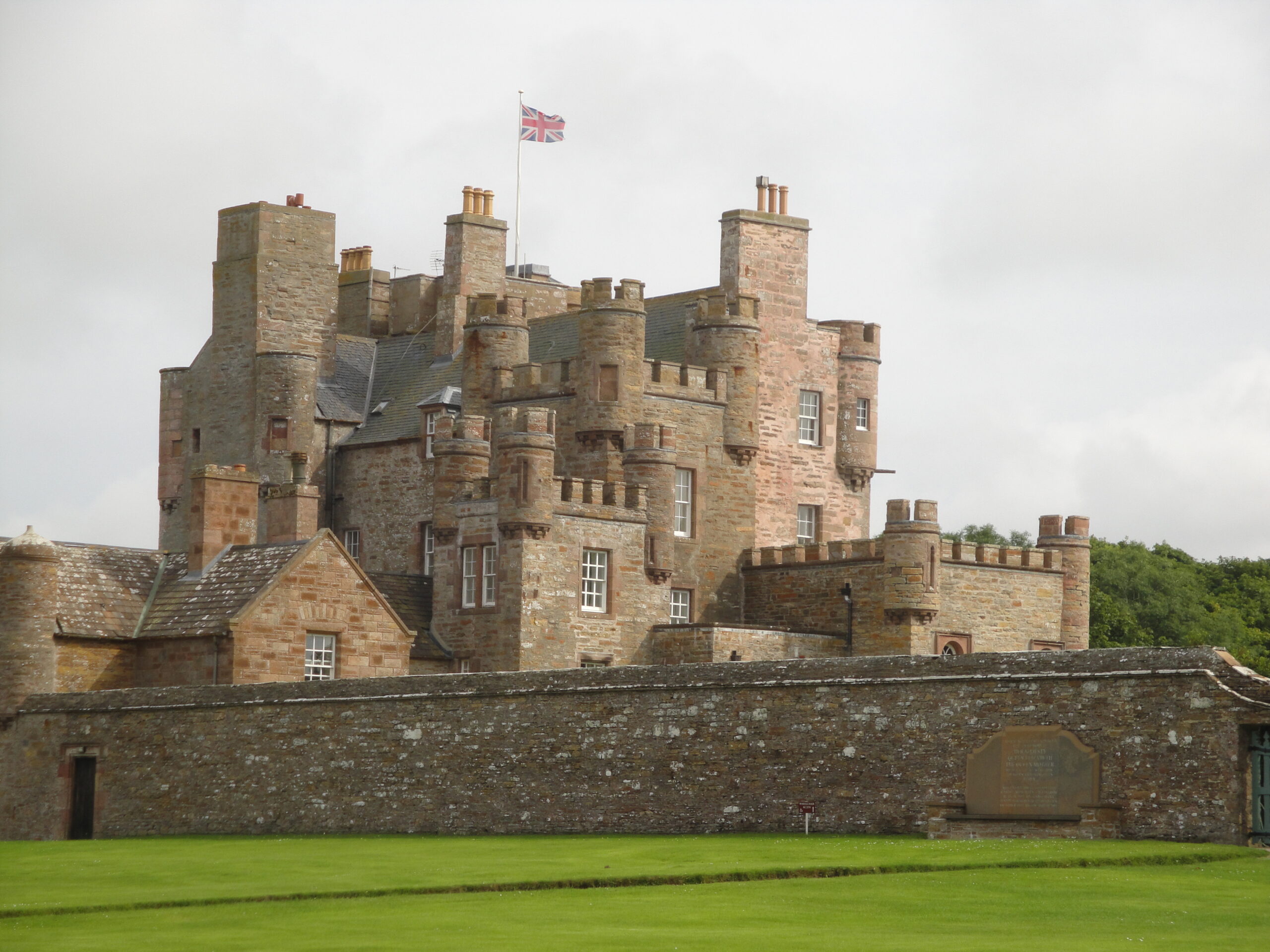 A Black Mass in a Spy Novel: the Haunted Castle of Mey