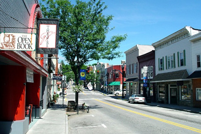 General Lewis Inn